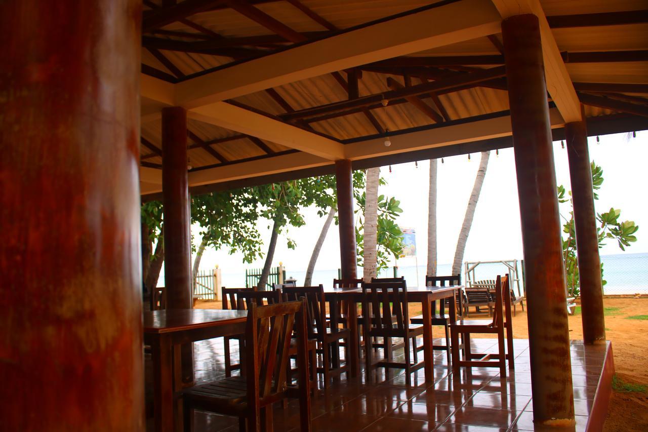 Under Water Safaris And Resort Uppuveli Exterior photo