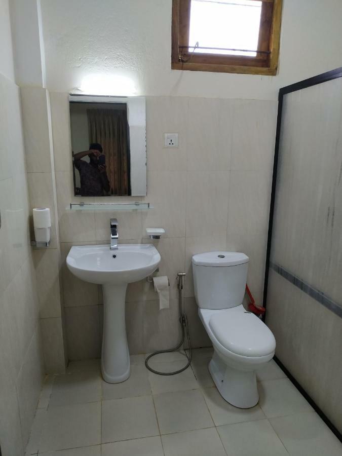 Under Water Safaris And Resort Uppuveli Exterior photo